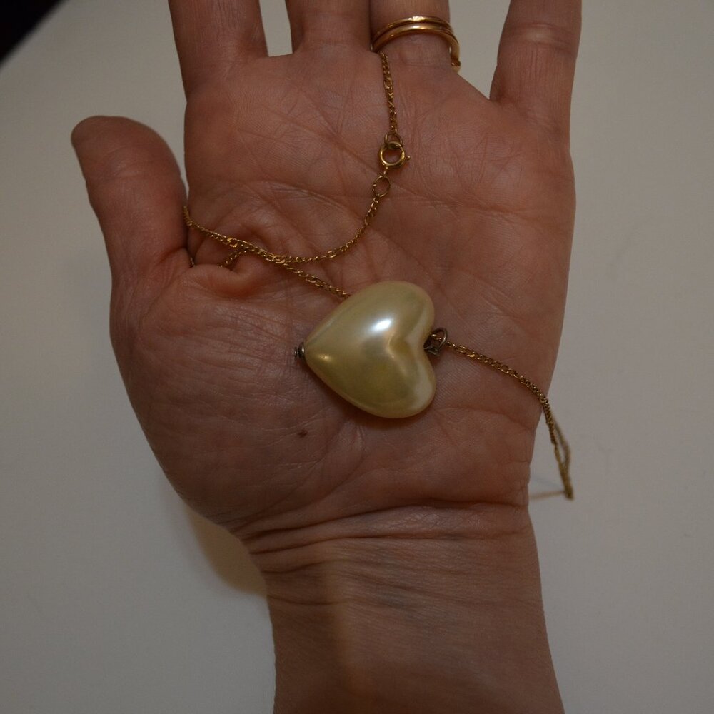 Necklace Golden Figaro Chain 10' & Pendant Faux Pearl Bead 1' Heart Shaped Cream